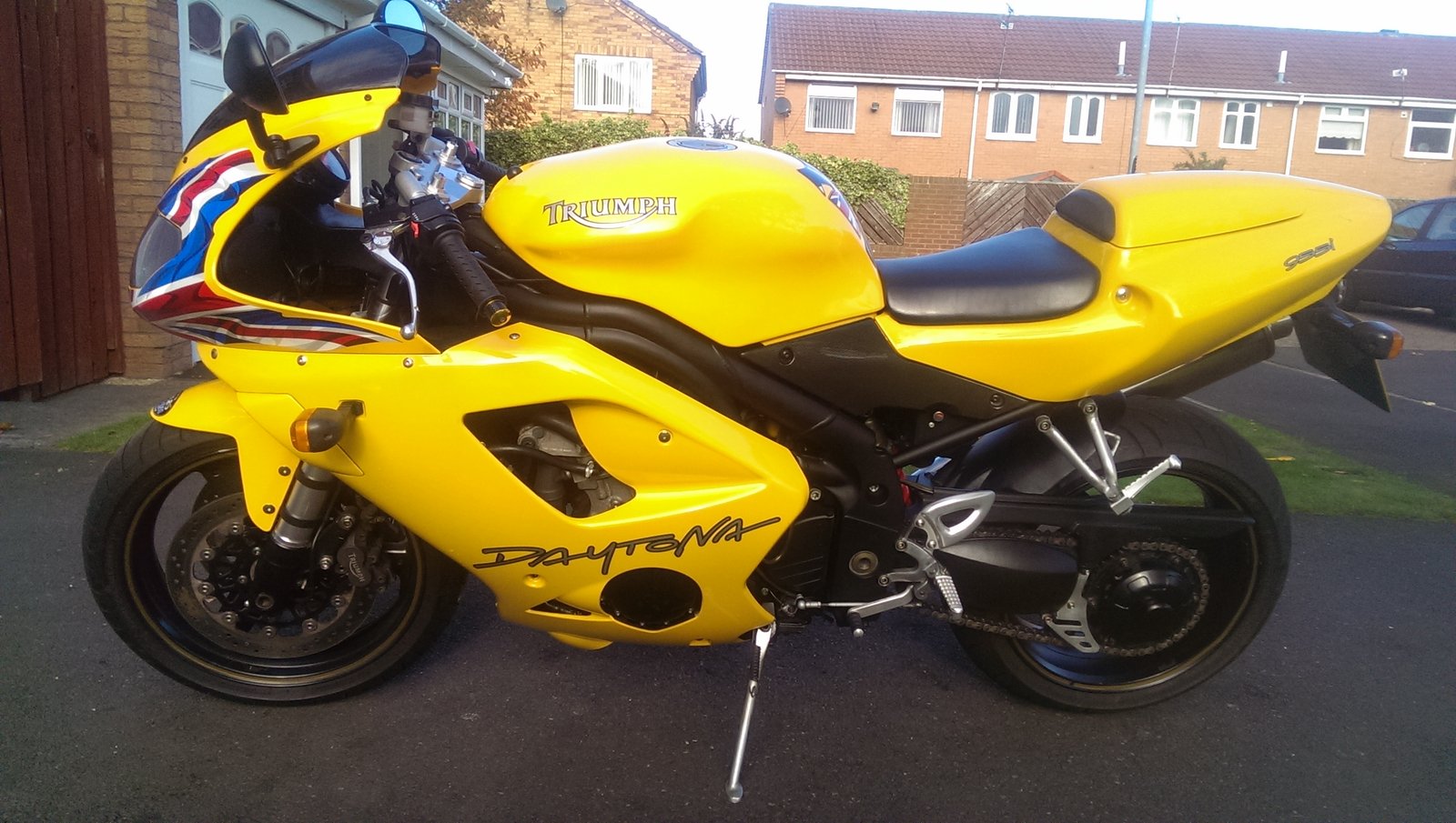 2006 Triumph Daytona 955i left side