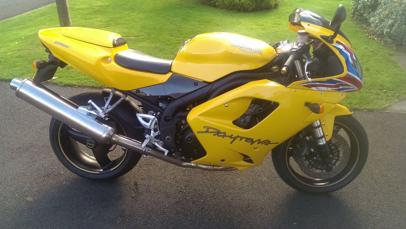 2006 Triumph Daytona 955i right side